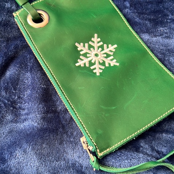 SOLD- Roots green leather make up bag - Picture 2 of 4